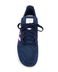 Baskets basses en daim bleu marine adidas