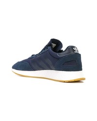 Baskets basses en daim bleu marine adidas