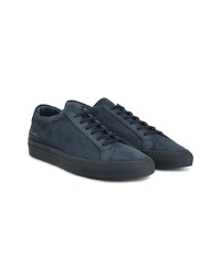 Baskets basses en daim bleu marine Common Projects