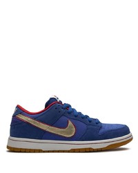 Baskets basses en daim bleu marine Nike