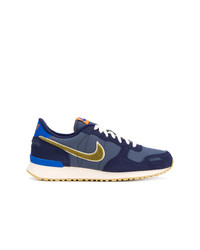 Baskets basses en daim bleu marine Nike