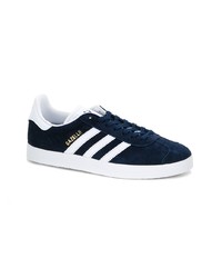 Baskets basses en daim bleu marine adidas