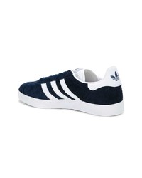 Baskets basses en daim bleu marine adidas