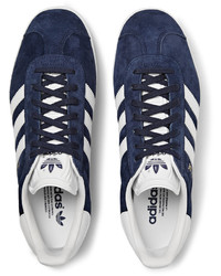 Baskets basses en daim bleu marine adidas