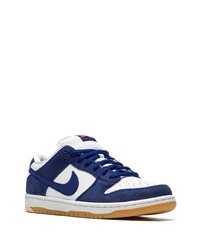 Baskets basses en daim bleu marine Nike