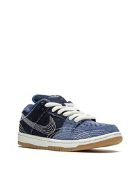 Baskets basses en daim bleu marine Nike