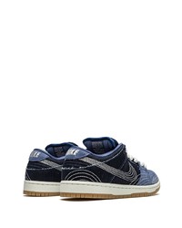 Baskets basses en daim bleu marine Nike