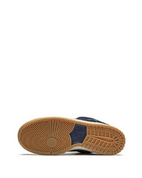 Baskets basses en daim bleu marine Nike