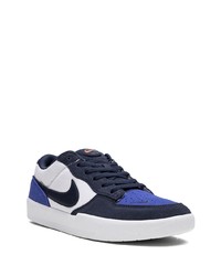 Baskets basses en daim bleu marine Nike