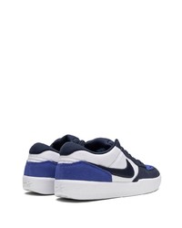 Baskets basses en daim bleu marine Nike