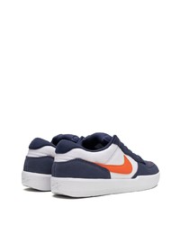 Baskets basses en daim bleu marine Nike