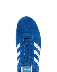 Baskets basses en daim bleues adidas