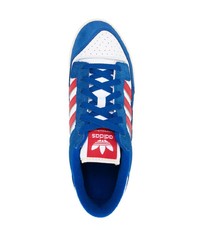 Baskets basses en daim bleues adidas