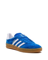 Baskets basses en daim bleues adidas