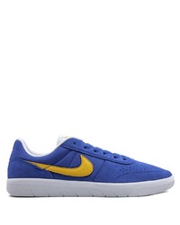 Baskets basses en daim bleues Nike