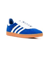 Baskets basses en daim bleues adidas