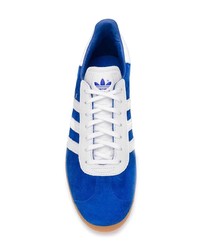 Baskets basses en daim bleues adidas