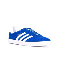 Baskets basses en daim bleues adidas