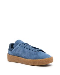 Baskets basses en daim bleues adidas