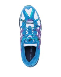 Baskets basses en daim bleues Asics