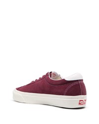 Baskets basses en daim bordeaux Vans