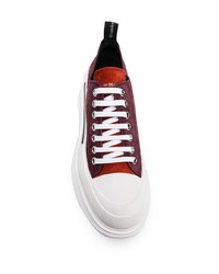 Baskets basses en daim bordeaux Alexander McQueen