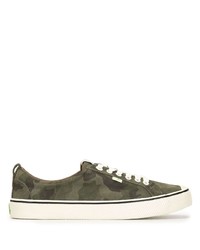 Baskets basses en daim camouflage olive Cariuma