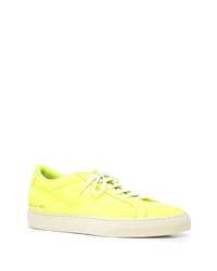 Baskets basses en daim chartreuses Common Projects