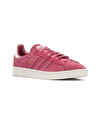 Baskets basses en daim fuchsia adidas