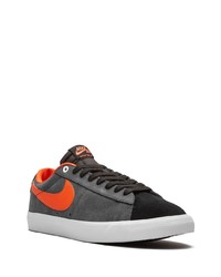 Baskets basses en daim gris foncé Nike