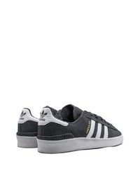 Baskets basses en daim gris foncé adidas