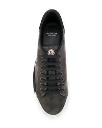 Baskets basses en daim gris foncé Moncler