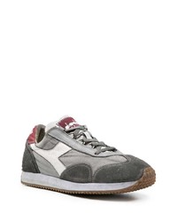 Baskets basses en daim gris foncé Diadora