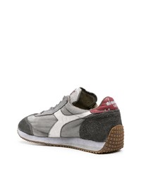 Baskets basses en daim gris foncé Diadora