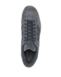 Baskets basses en daim gris foncé adidas