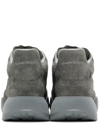 Baskets basses en daim gris foncé Alexander McQueen