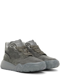 Baskets basses en daim gris foncé Alexander McQueen