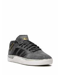 Baskets basses en daim gris foncé adidas