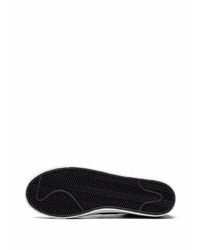 Baskets basses en daim gris foncé Nike