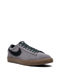 Baskets basses en daim grises Nike