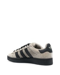 Baskets basses en daim grises adidas