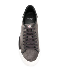 Baskets basses en daim grises Moncler