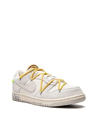 Baskets basses en daim grises Nike