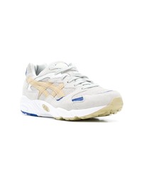 Baskets basses en daim grises Asics