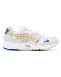 Baskets basses en daim grises Asics