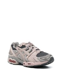 Baskets basses en daim grises Asics