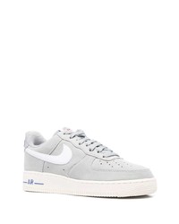 Baskets basses en daim grises Nike