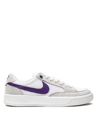 Baskets basses en daim grises Nike