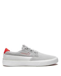 Baskets basses en daim grises Nike