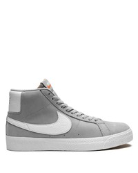 Baskets basses en daim grises Nike